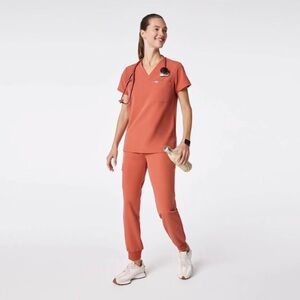 Figs Women's V-Neck Scrub Set in Terracotta